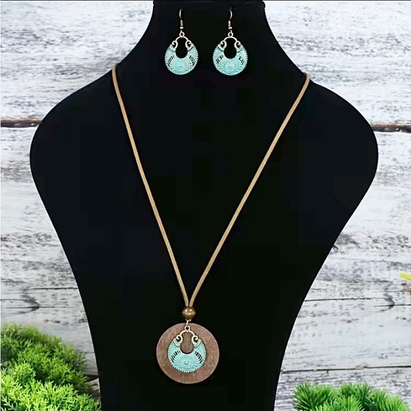 NWT-Boho Necklace Set - Picture 2 of 6